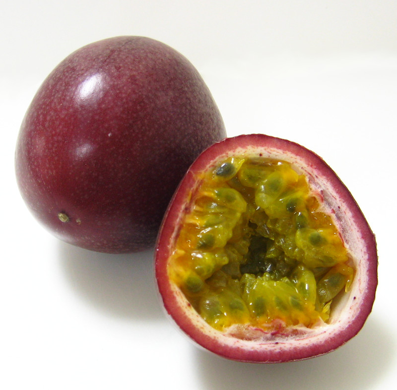 【今季終了】毎週金曜日発送（Sサイズ12～13個）パッションフルーツ 沖縄県産 完全無農薬の画像