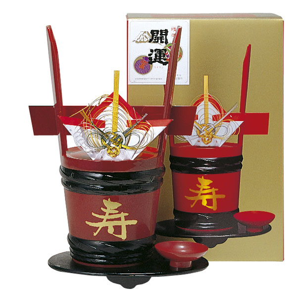 結納に祝い酒５本と一緒に奉納する角樽です。 結納に祝い酒5本と一緒に奉納する角樽です。