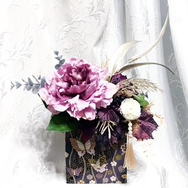 造花・アートフラワー　金襴布アレンジ(紫蝶々)の画像
