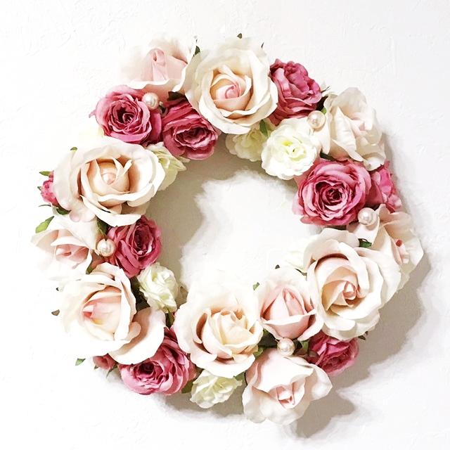 造花・アートフラワー　ピンクと白薔薇のリースの画像