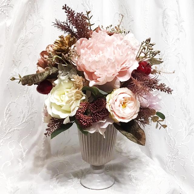 造花・アートフラワー　芍薬と薔薇の花瓶アレンジの画像