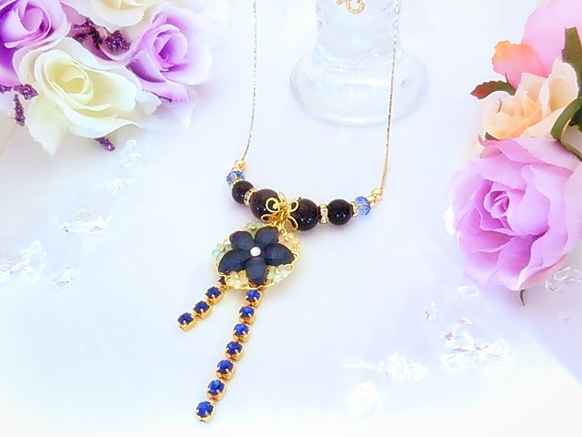 ゴールドストーンネックレス＆ピアスのセットの画像