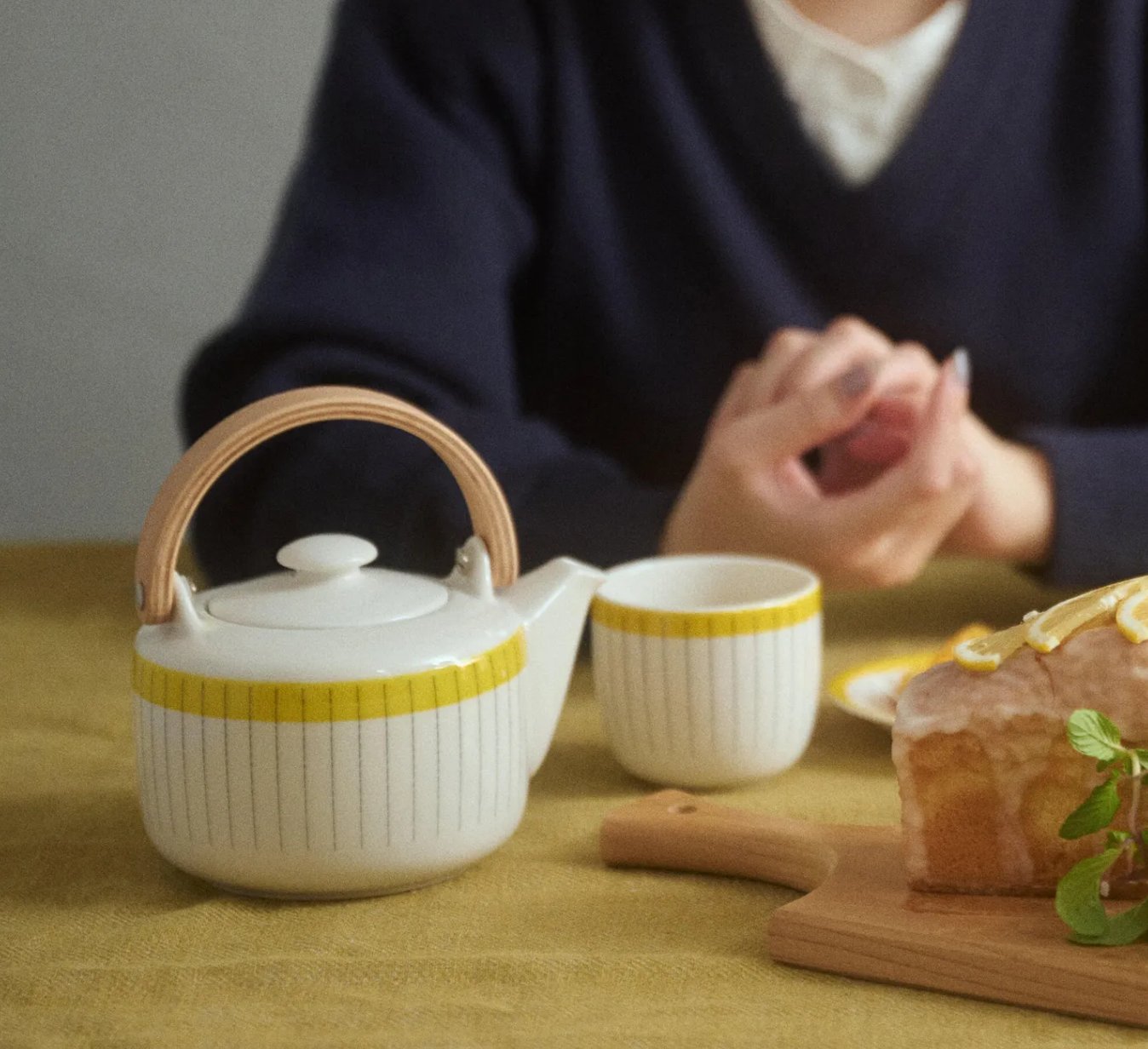 北欧イメージのかわいらしいデザインティーポット　たっぷり2杯分【食洗器OK】の画像