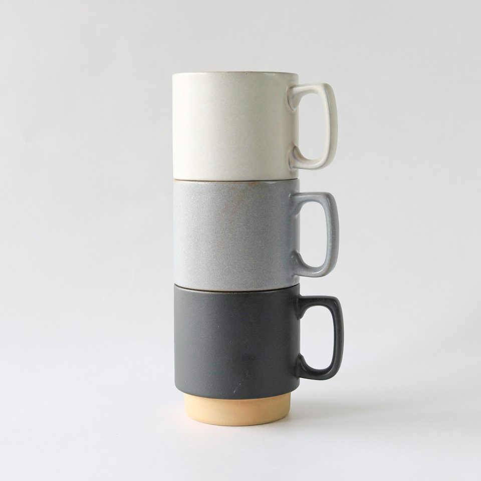 マットな質感とシックな色合いの重ねられるスタッキングマグカップ　ホワイト・グレー・ブラックの画像