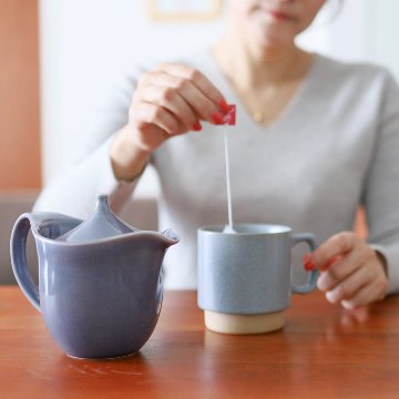 マットな質感とシックな色合いの重ねられるスタッキングマグカップ　ホワイト・グレー・ブラックの画像