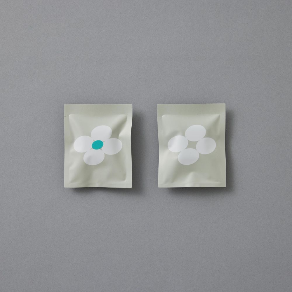 【可愛い缶入り】そのまま食べられる和漢素材を調合したノンカフェインティーの画像