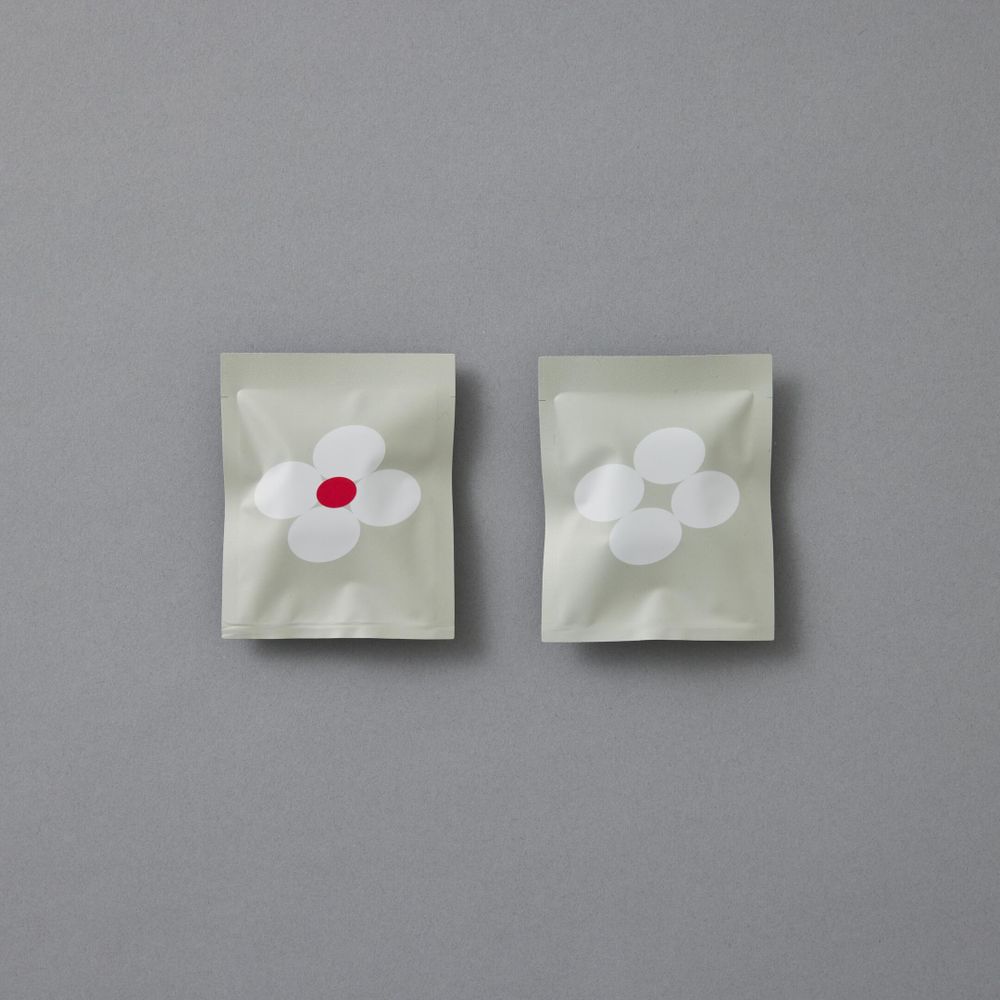 【可愛い缶入り】そのまま食べられる和漢素材を調合したノンカフェインティーの画像