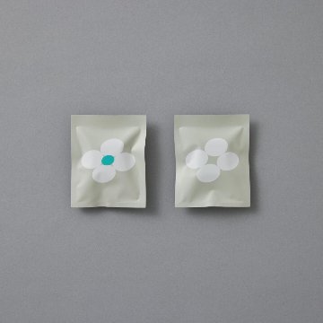 【可愛い缶入り】そのまま食べられる和漢素材を調合したノンカフェインティーの画像