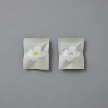 【可愛い缶入り】そのまま食べられる和漢素材を調合したノンカフェインティーの画像