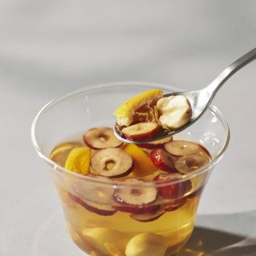 【可愛い缶入り】そのまま食べられる和漢素材を調合したノンカフェインティーの画像