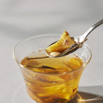 【可愛い缶入り】そのまま食べられる和漢素材を調合したノンカフェインティーの画像