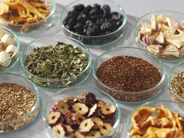 【可愛い缶入り】そのまま食べられる和漢素材を調合したノンカフェインティーの画像