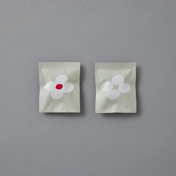 【可愛い缶入り】そのまま食べられる和漢素材を調合したノンカフェインティーの画像