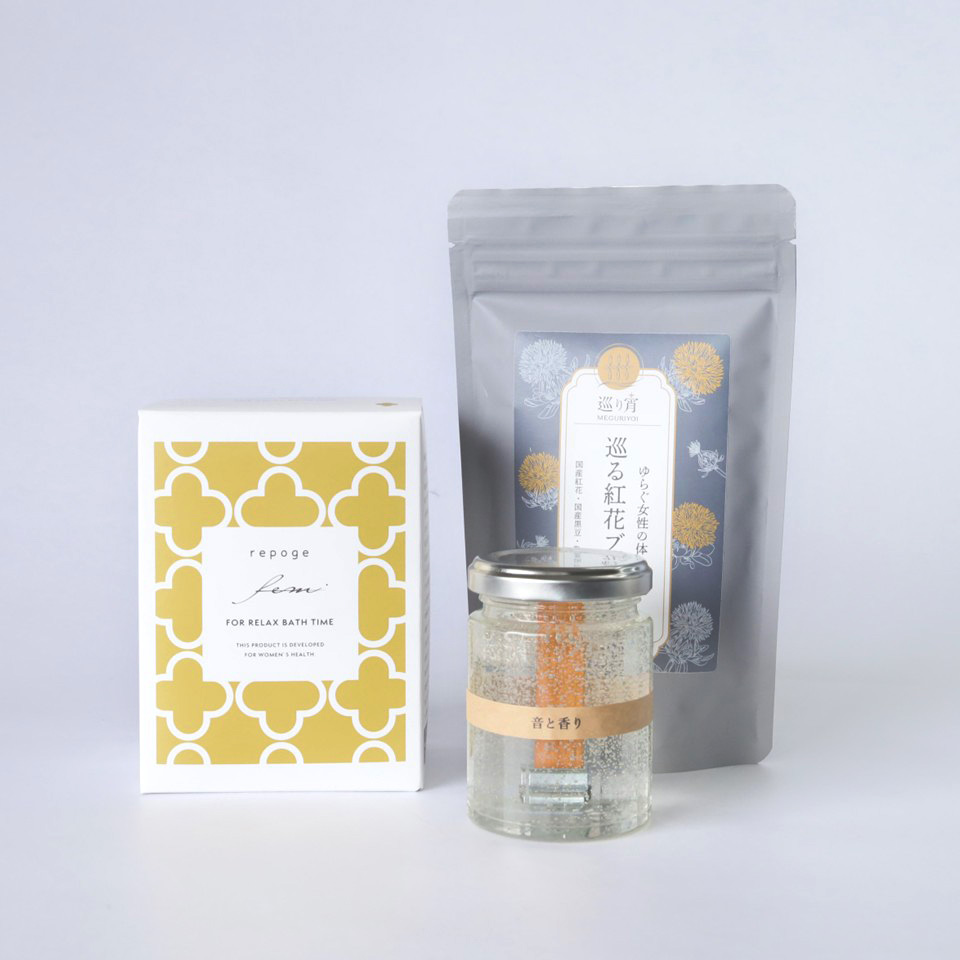 【べに花】巡るべに花茶とゆらぎ女性の為のギフトBOXセット（巡る紅花ブレンド茶、よもぎ入浴剤、五感で感じるアロマキャンドル）の画像