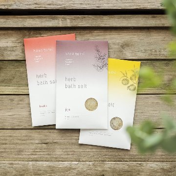 【べに花】更年期癒しの睡眠ギフトBOXセット（巡る紅花ブレンド茶、アロマバスソルト、五感アロマキャンドル、睡眠アロマミスト）の画像