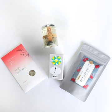 【なつめ茶】癒しの睡眠ギフトBOXセット（なつめ茶、五感アロマキャンドル、ハーブバスソルト、ピローミスト）の画像