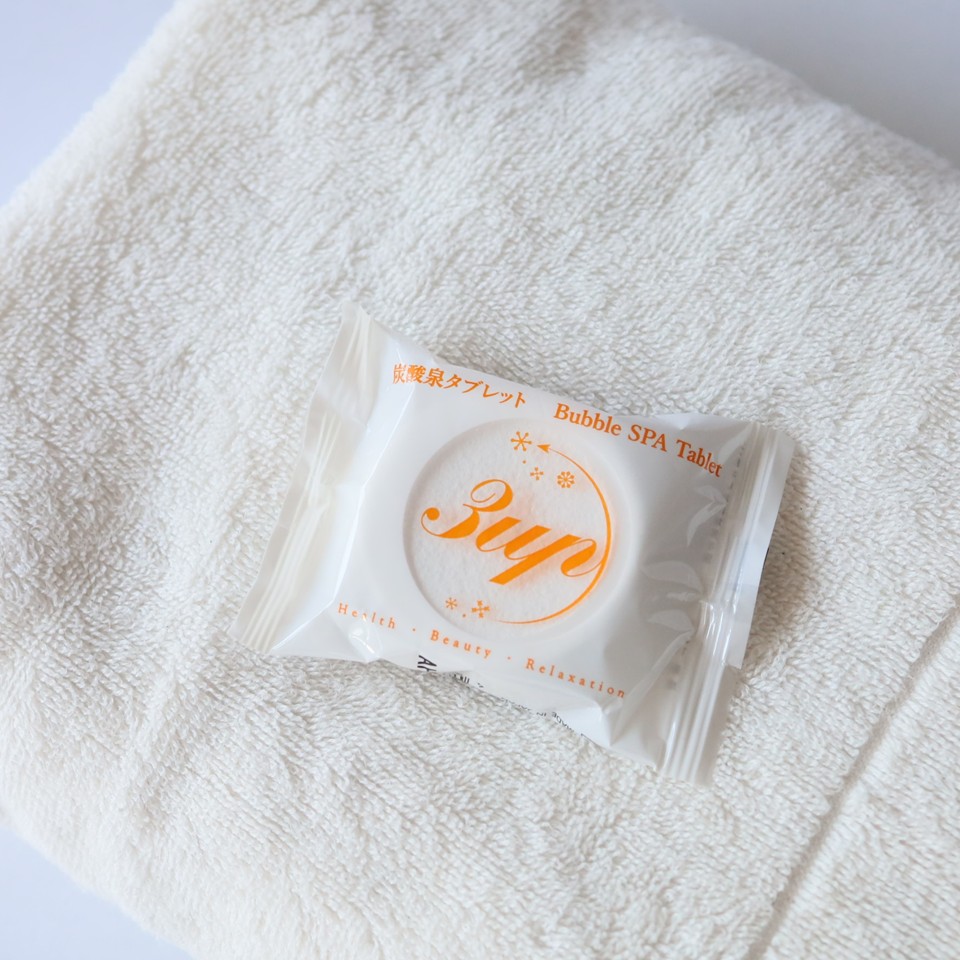 巡る癒しのギフトボックスセット（アロマキャンドル、重炭酸イオン入浴剤、なつめ茶、紅花ブレンド茶）の画像