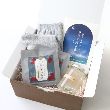 ゆるり宵の4点ギフトBOXセット（宵のなつめ茶TB4個分・アロマキャンドル・よもぎ入浴剤・シルクソックス）の画像