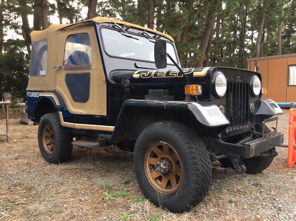 三菱ジープJ53 ディーゼル ターボ ゴールド カラー限定車の画像