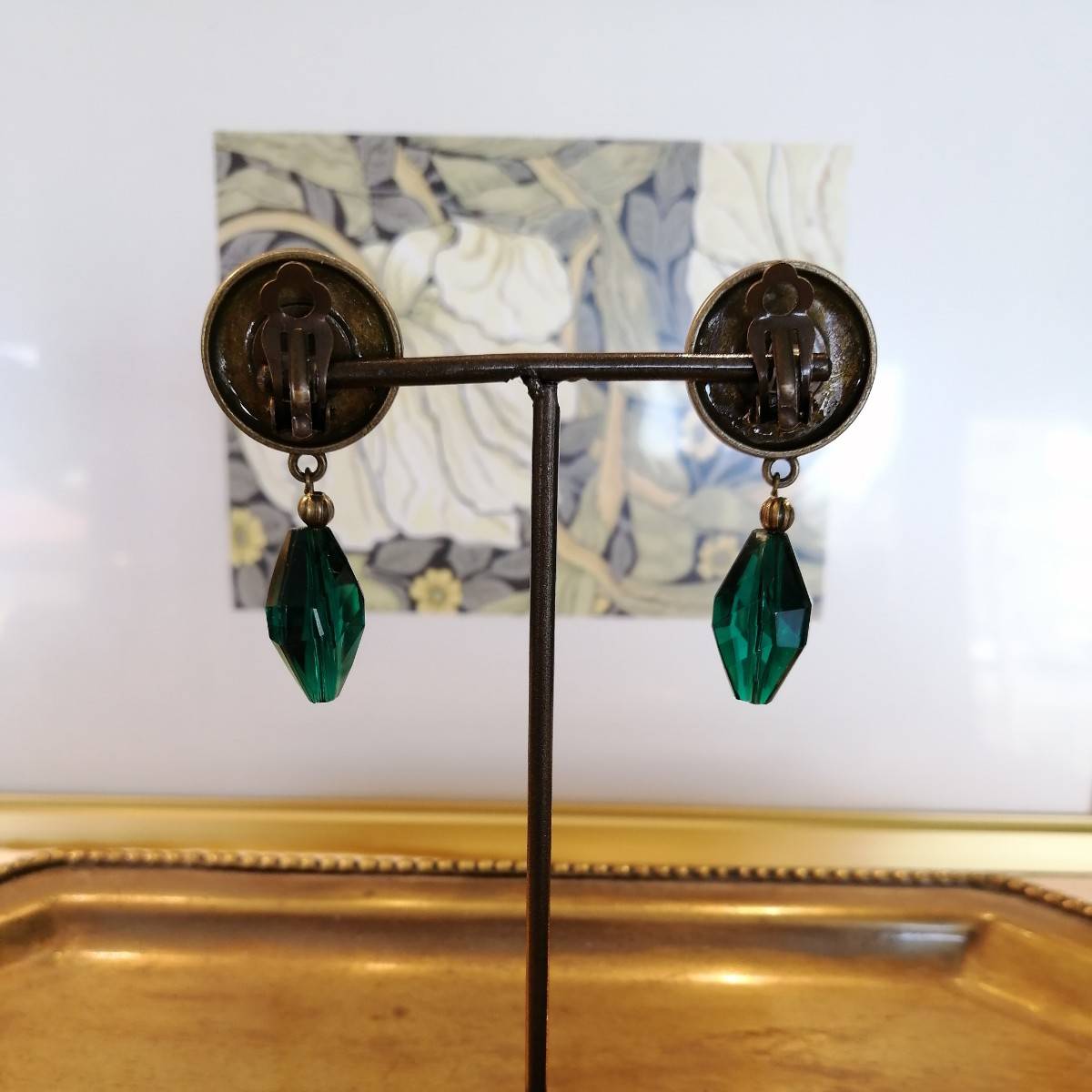 Green Vintage earringsの画像