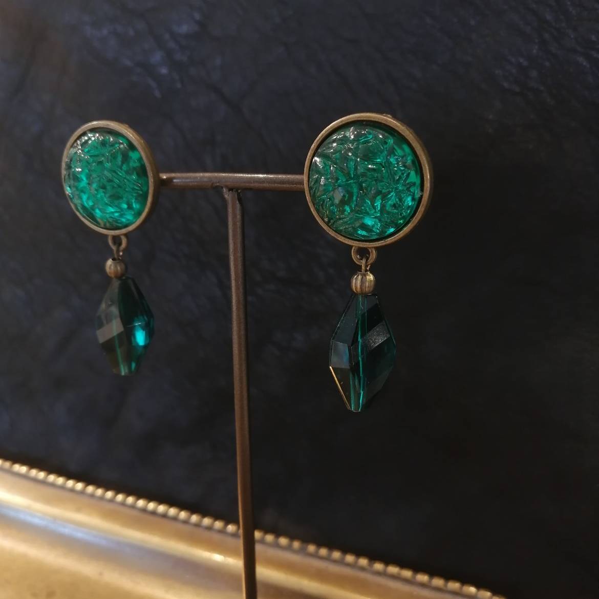 Green Vintage earringsの画像