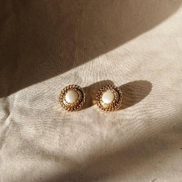 Vintage button earringsの画像