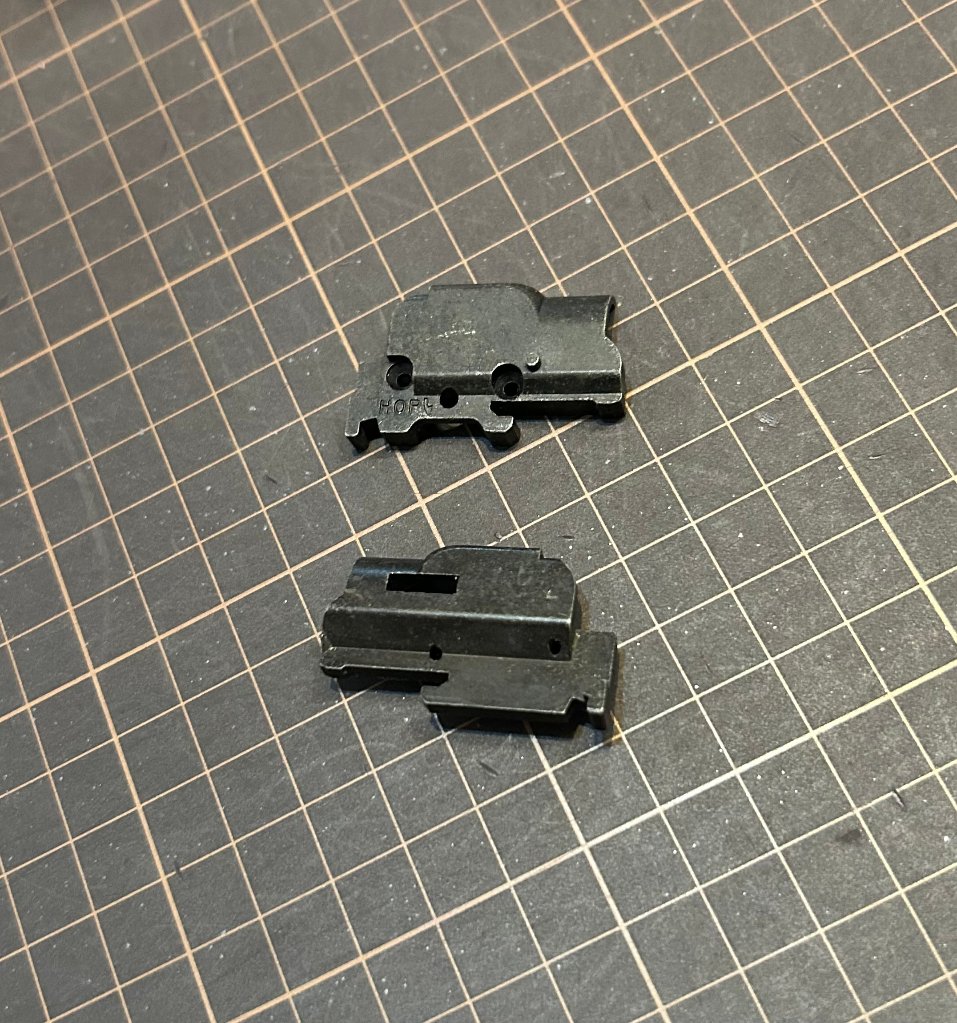 東京マルイ　グロック17　　チャンバーカバー左右　G17-13、G17-14の画像