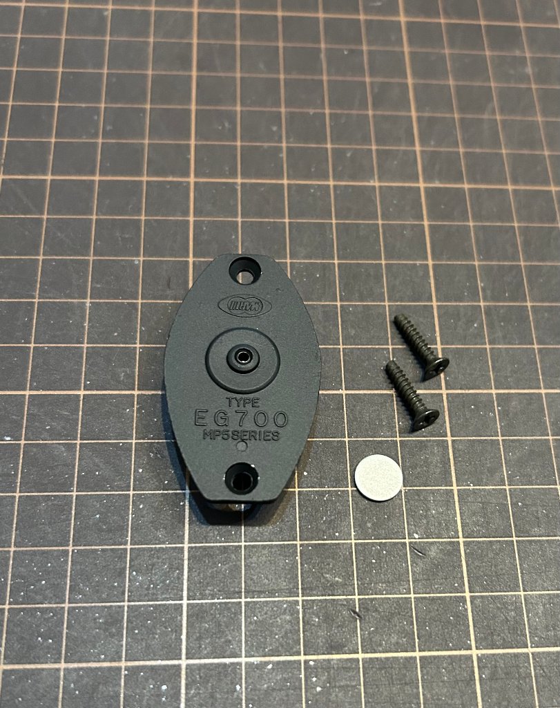 東京マルイ　スタンダードMP5　EG700対応グリップ底（プレート、ネジ付き）　MN-5の画像