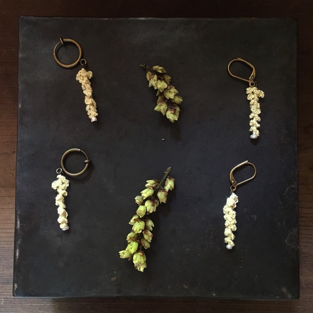 手編み耳飾り　キブシの画像