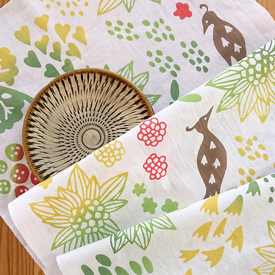 てぬぐい　クマゲラの鳴く森柄（夏色）の画像