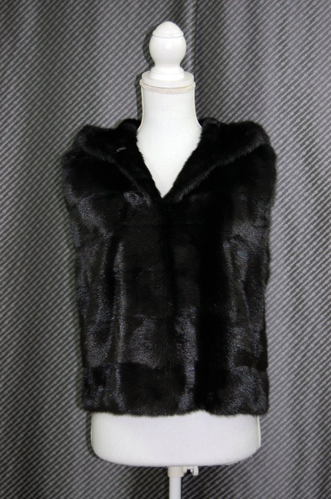 ブラックミンク　フーディーベストの画像