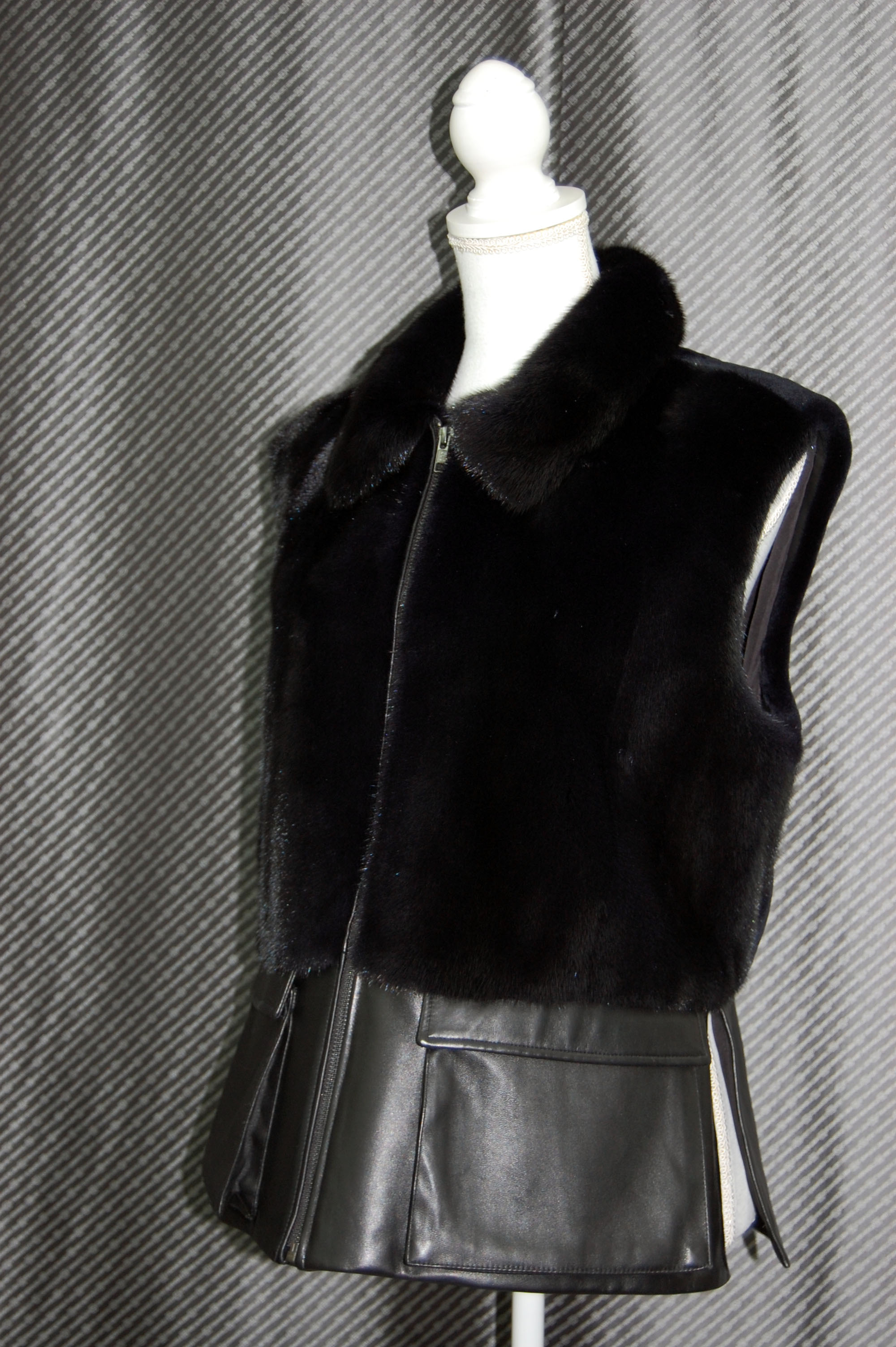 ミンク＆ラムレザー　切り替えベストの画像