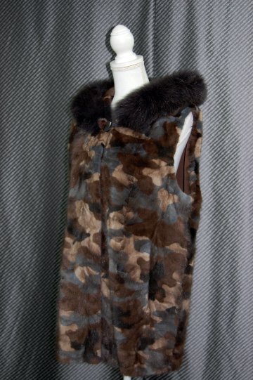 カモフラ柄ミンク　フーディーベスト　Foxトリムの画像