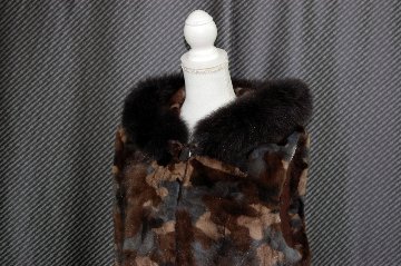 カモフラ柄ミンク　フーディーベスト　Foxトリムの画像