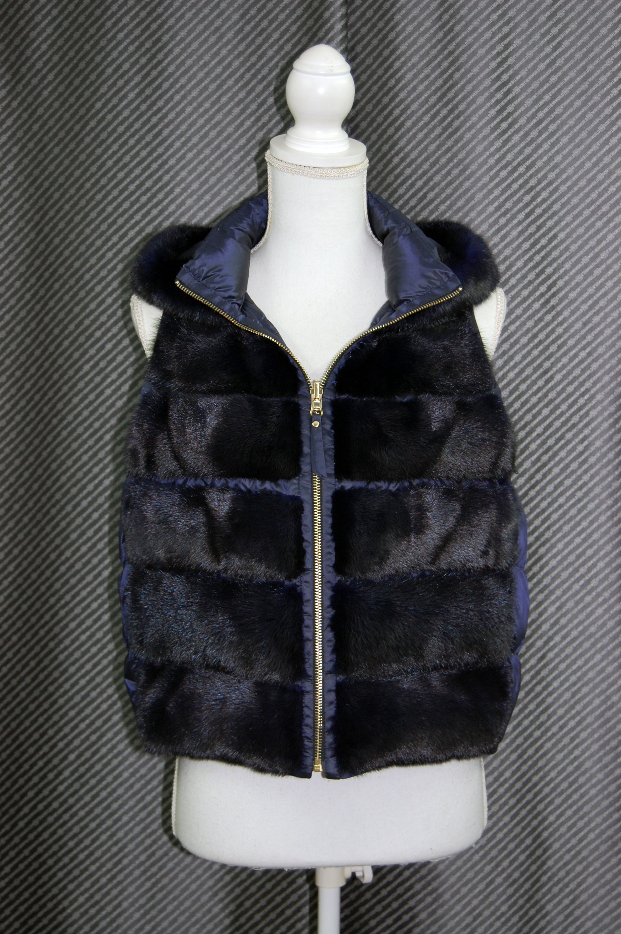 ミンク＆ダウン　フーディーベストの画像