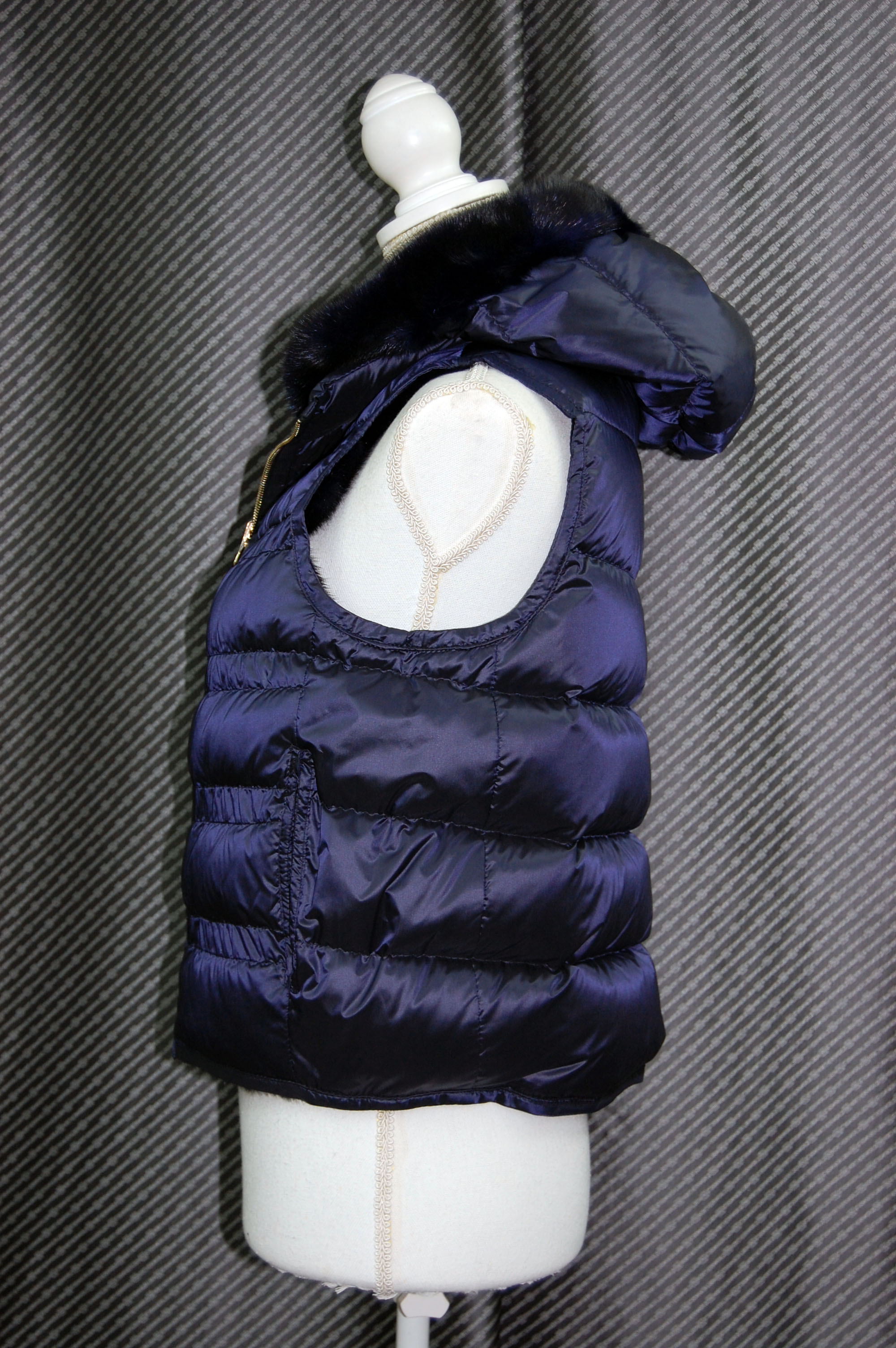 ミンク＆ダウン　フーディーベストの画像