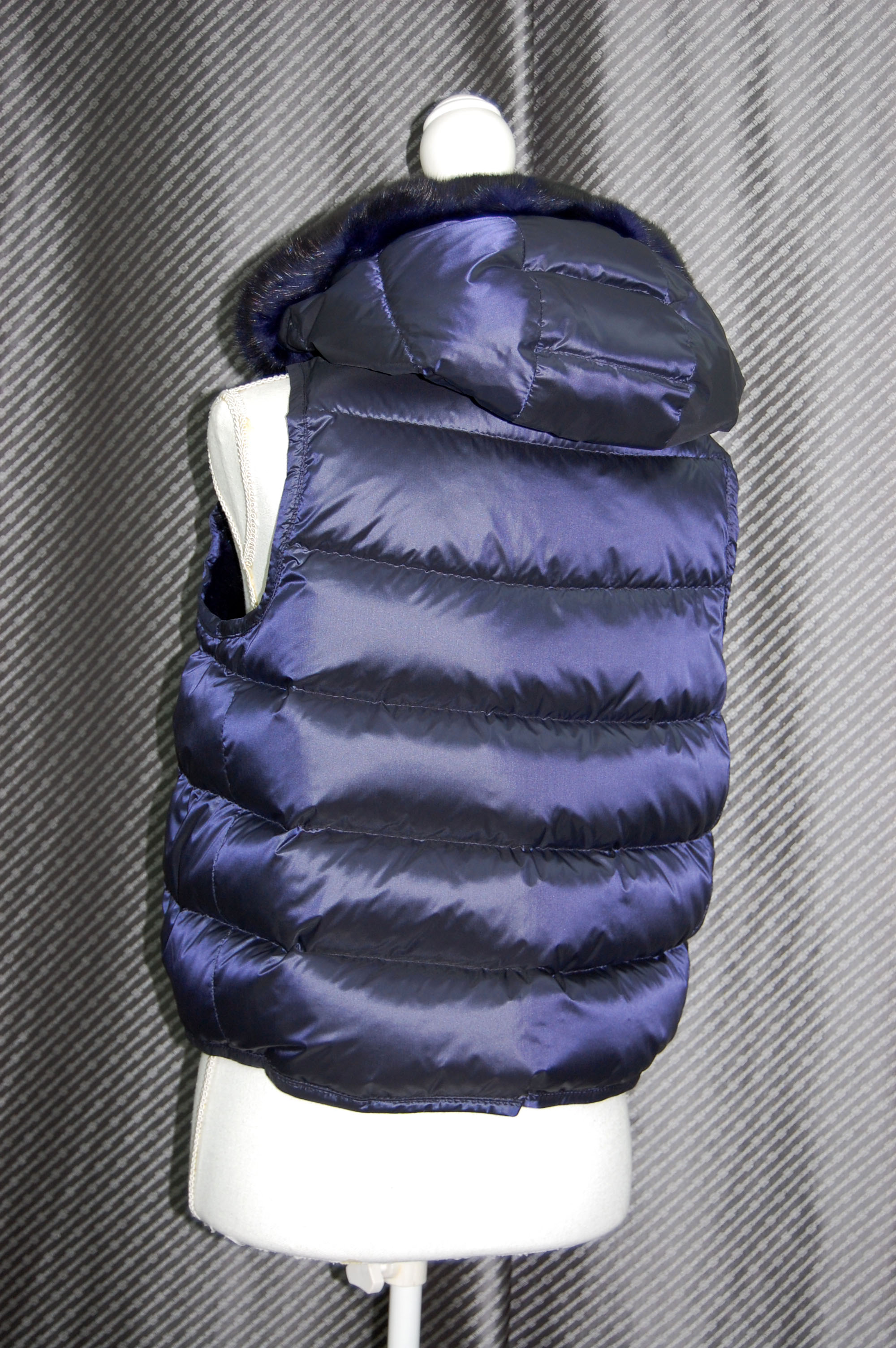 ミンク＆ダウン　フーディーベストの画像