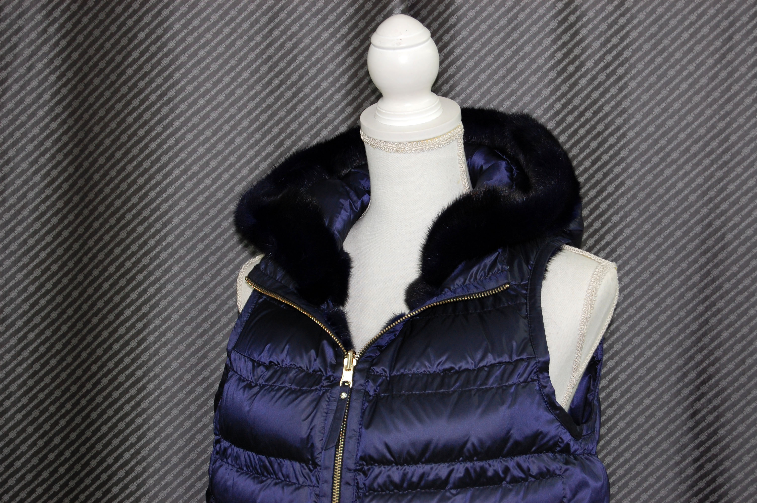 ミンク＆ダウン　フーディーベストの画像