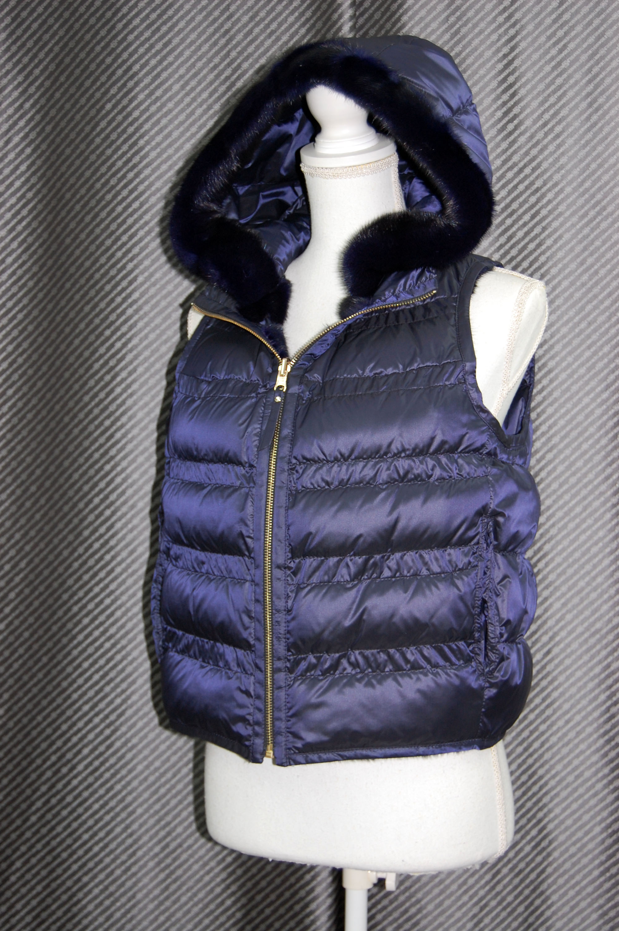 ミンク＆ダウン　フーディーベストの画像