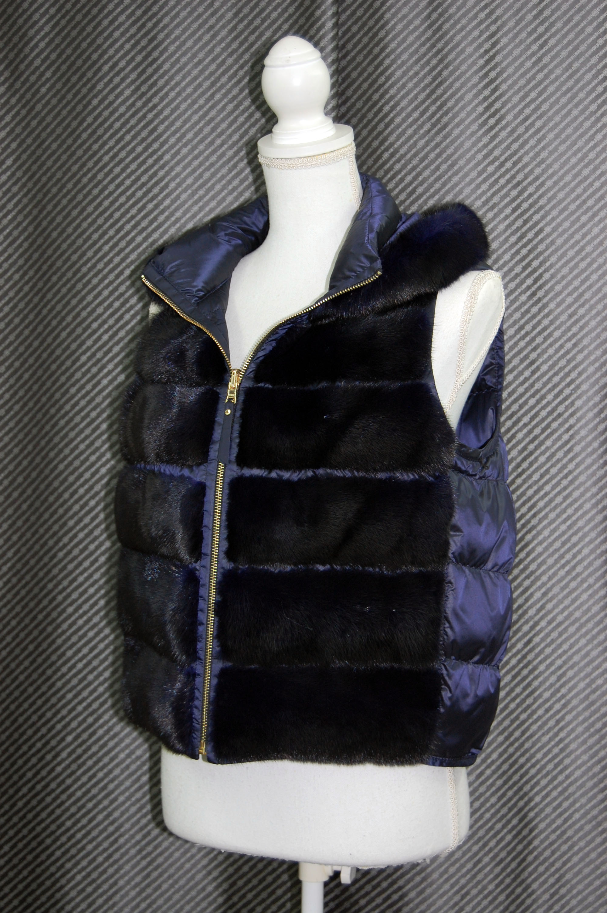 ミンク＆ダウン　フーディーベストの画像