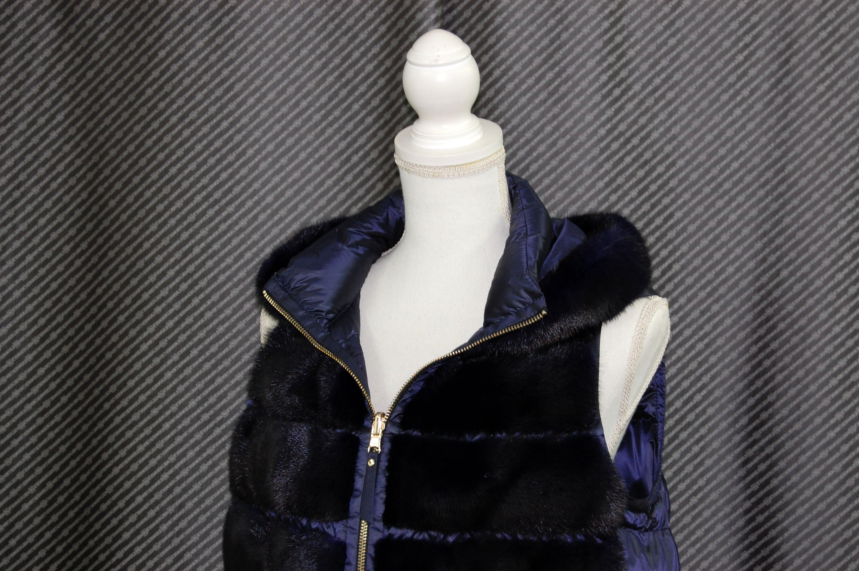 ミンク＆ダウン　フーディーベストの画像