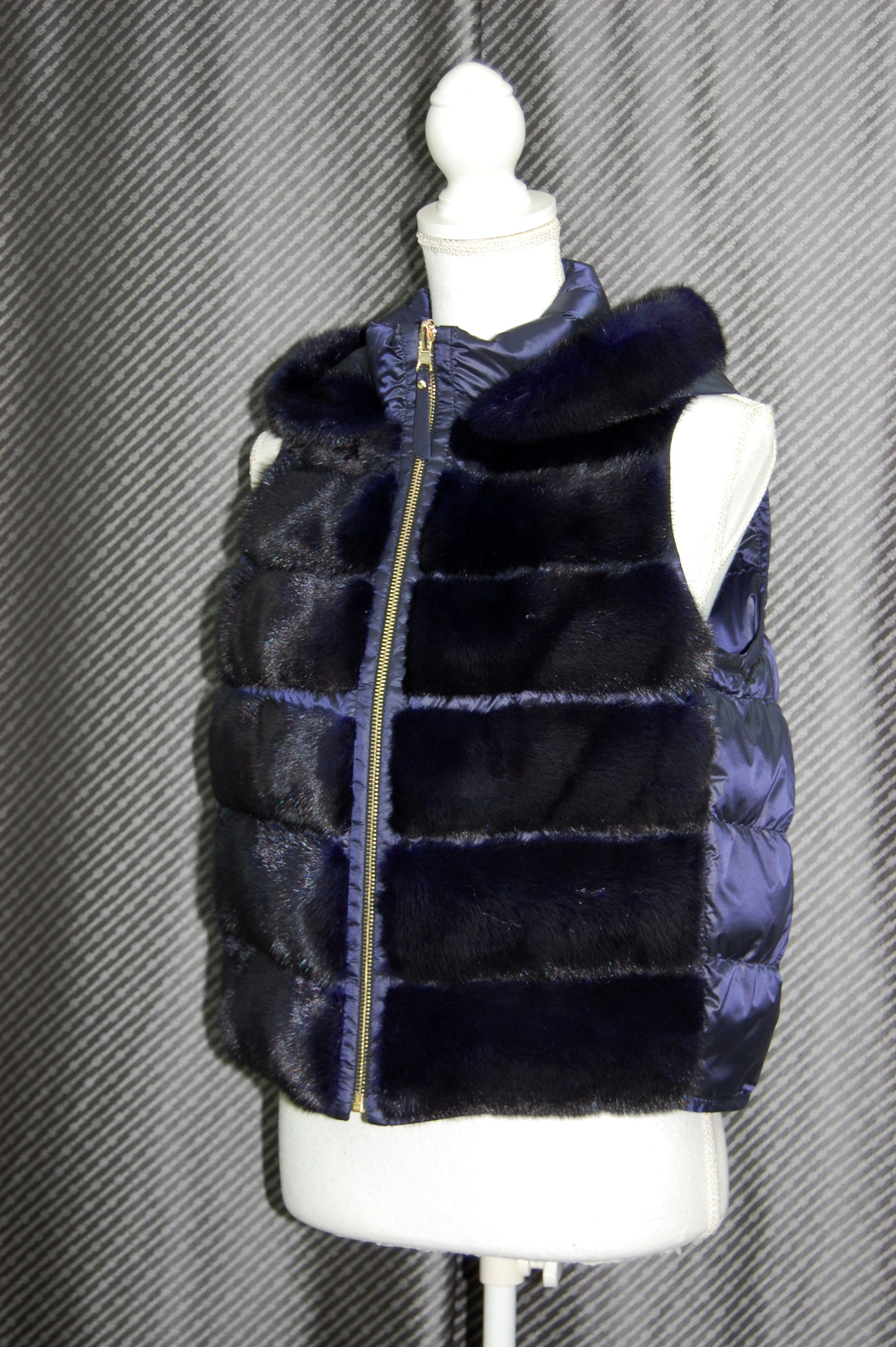 ミンク＆ダウン　フーディーベストの画像