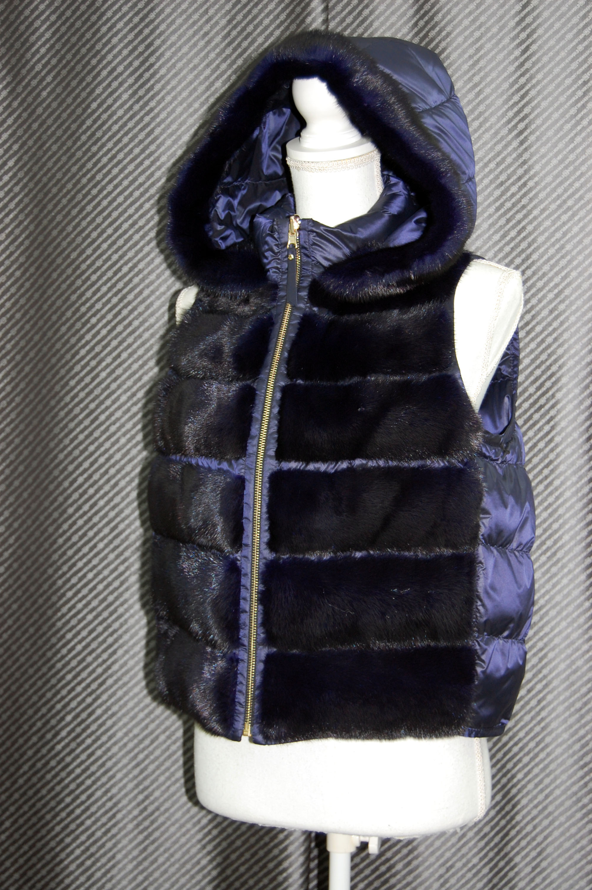 ミンク＆ダウン　フーディーベストの画像