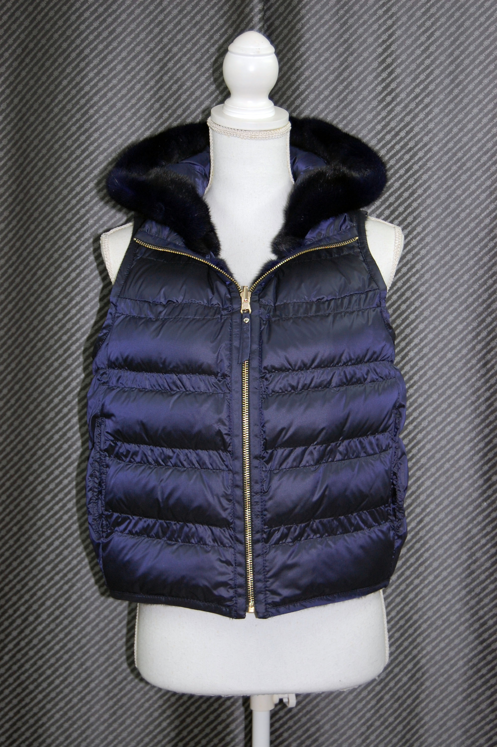 ミンク＆ダウン　フーディーベストの画像