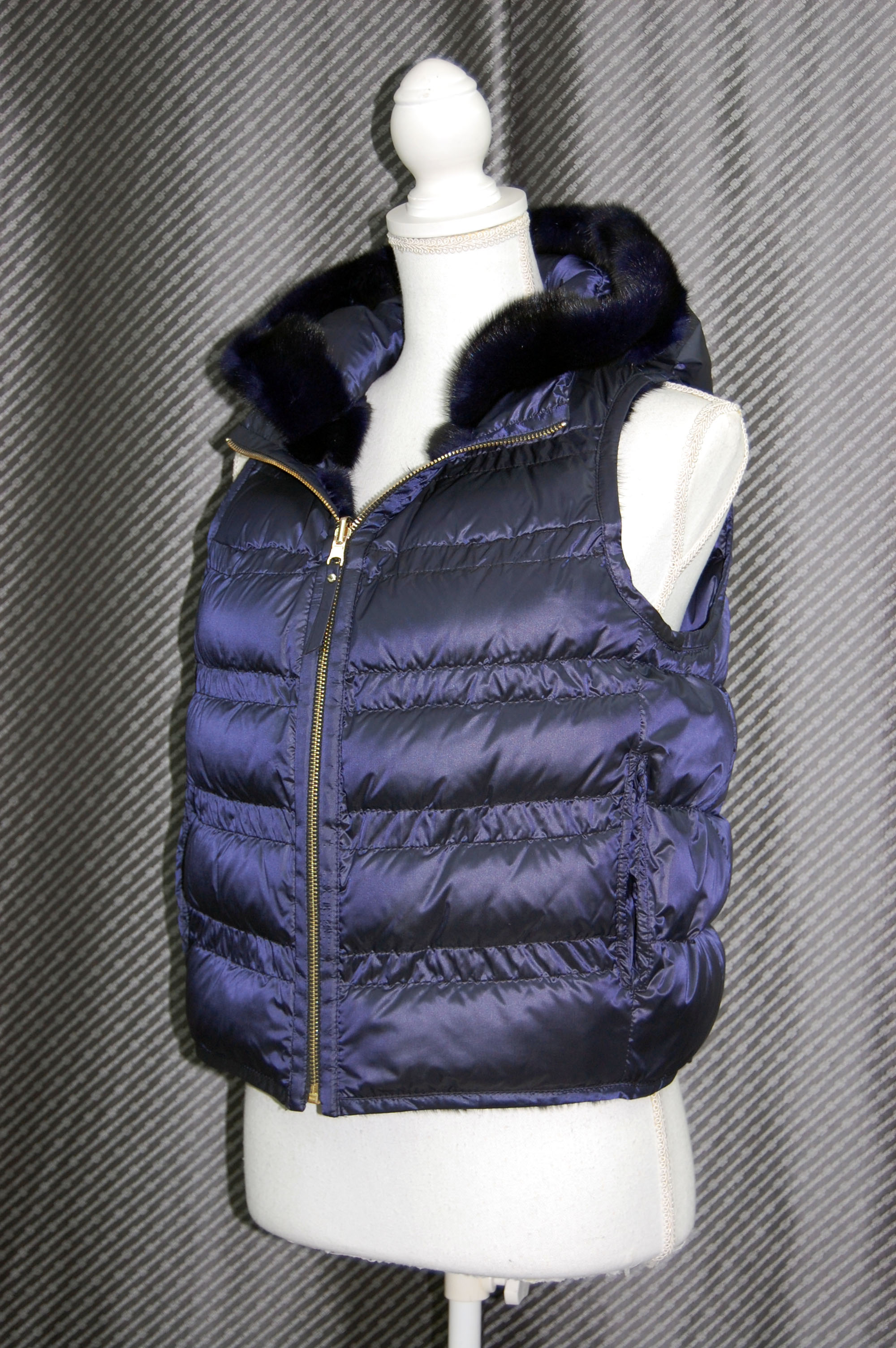 ミンク＆ダウン　フーディーベストの画像