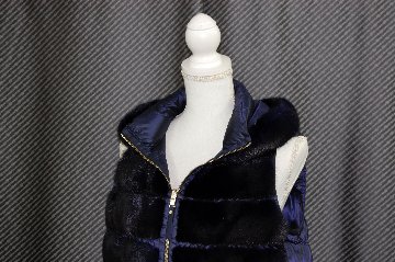 ミンク＆ダウン　フーディーベストの画像