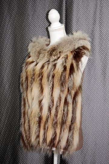 フォックス＆チベットラム　フーディーニットベストの画像