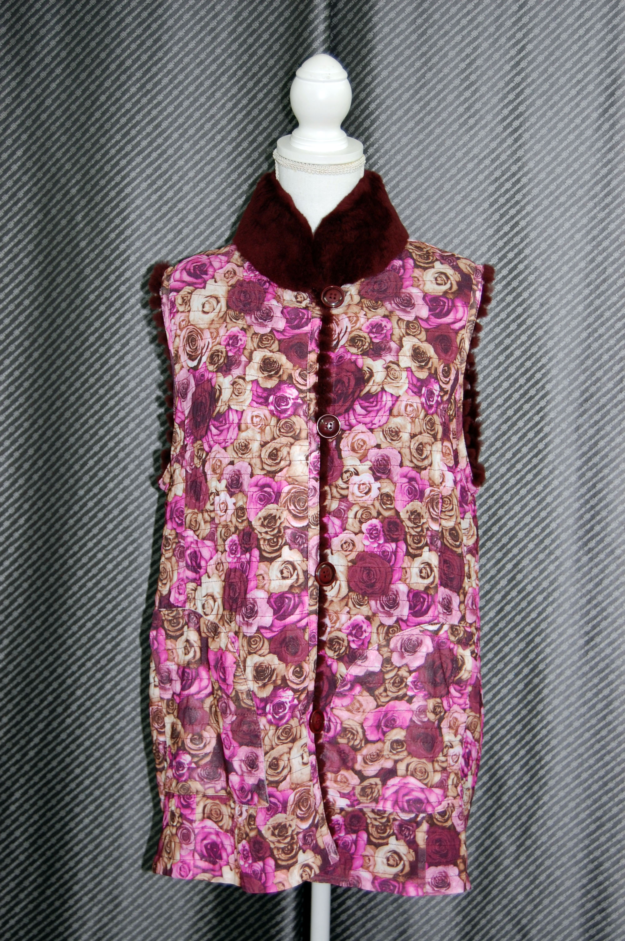 ヌートリアレイヤー　リバーシブルベストの画像