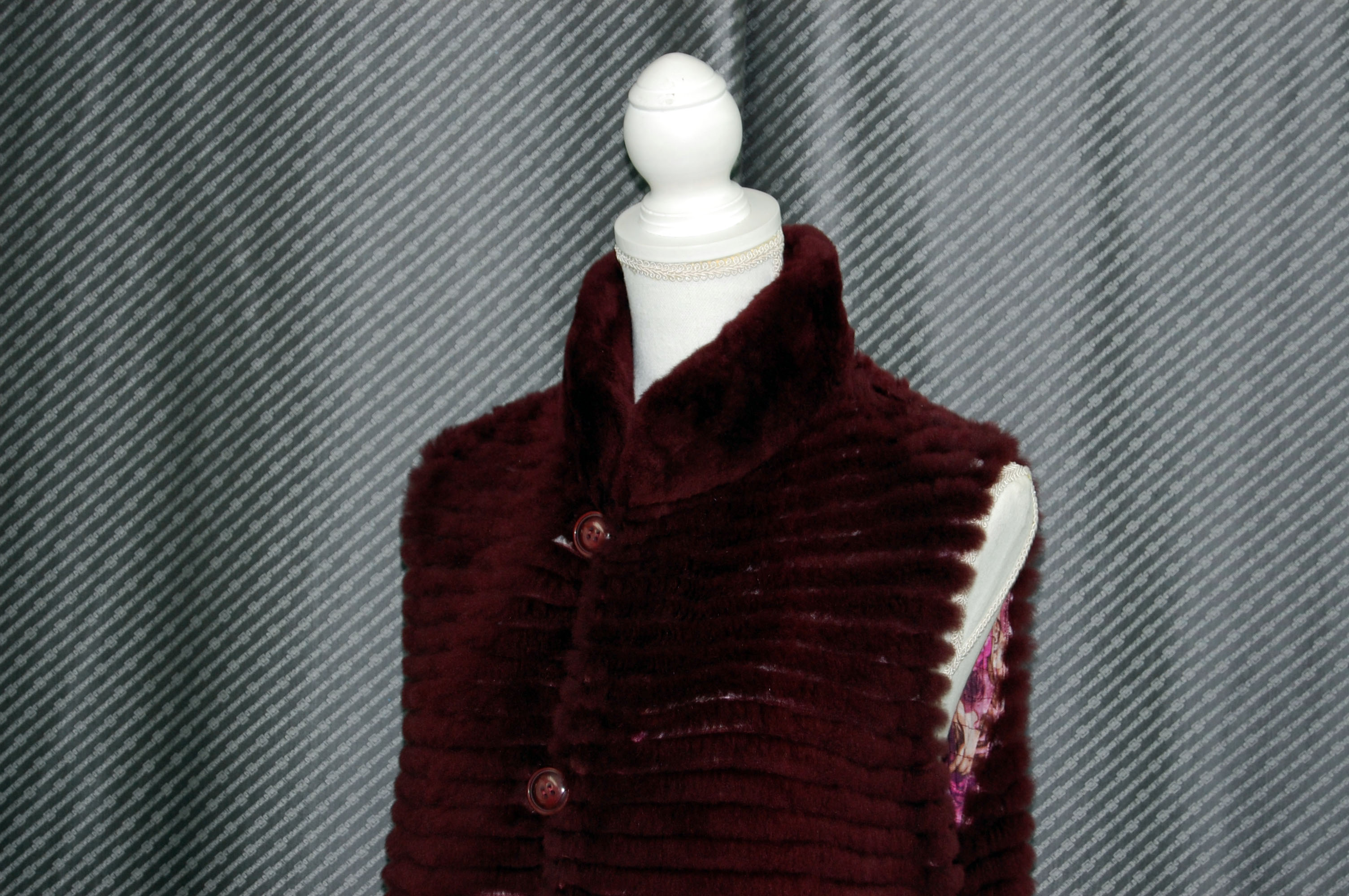 ヌートリアレイヤー　リバーシブルベストの画像