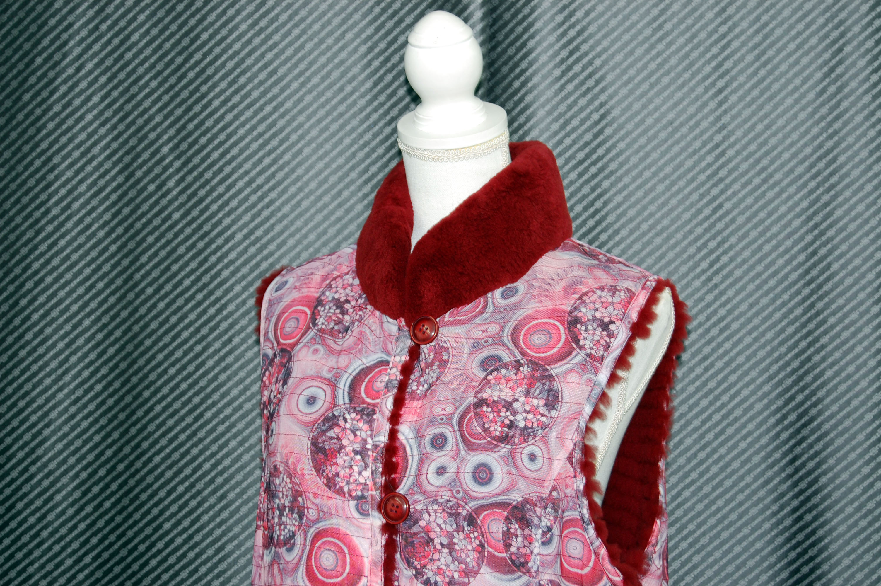 ヌートリアレイヤー　リバーシブルベストの画像